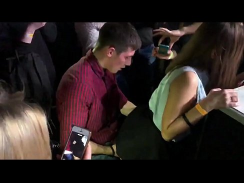 ❤️ Ubulili bangempela ku-nightclub yaseRussia. Intombazane yaseRussia eneminyaka engu-18 ubudala ingene endunu nasesithweni sangasese e-nightclub ❤️❌  ku-zu.porngipfy.ru ️❤